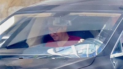 بحالة معنوية جيدة.. جيرمي رينر خارج منزله لأول مرة بعد تعرضه لـ 30 كسرا في عظامه