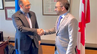 السفير المصري لدى كندا يلتقي وزير النقل الكندي 