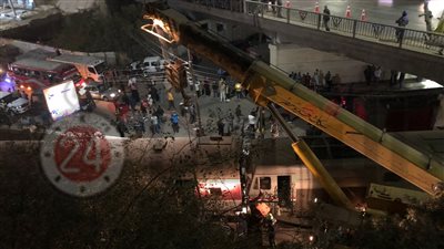 السكك الحديد تدفع بأوناش عملاقة لرفع قطار رمسيس منوف | بث مباشر 