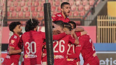 ورطة دفاعية في الأهلي قبل مباراة القطن الكاميروني 