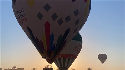 تحليق 30 رحلة بالون طائر بسماء الأقصر على متنها 800 سائح