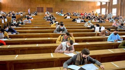 آداب الزقازيق تقرر إجراء امتحانات الميدتيرم للطلاب بنظام الأونلاين 