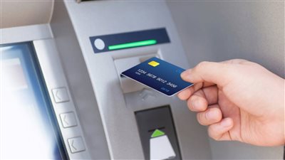 تعرف على عمولة السحب لـ كارت الفيزا العادية في ماكينات الـ ATM بالبنوك 