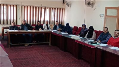 القوى العاملة: دورة لتدريب المفتشين على تعزيز علاقات العمل بين طرفي الإنتاج بسوهاج