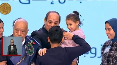 الرئيس السيسي يكرم أسر الشهداء ومصابي العمليات | صور 