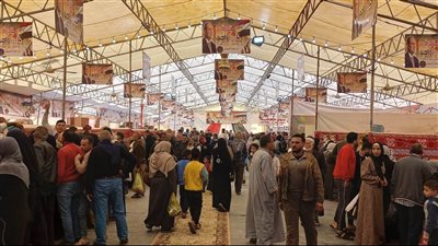 إقبال كبير من أهالي مدينة العريش على معرض كلنا واحد | صور 