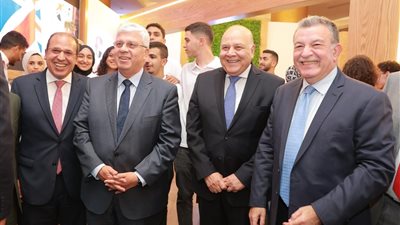 وزير التعليم العالي يتفقد جناح الجامعة البريطانية بملتقى ومعرض EDU GATE