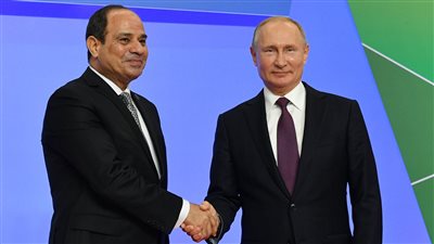 السيسي يهنئ نظيره الروسي بمناسبة الاحتفال بذكرى العيد القومي