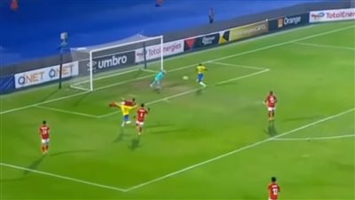 ثغرة كارثية في دفاع الأهلي تمنح صن داونز أهدافًا مجانية | تحليل