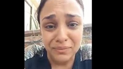 البلوجر إيفون نبيل تتعرض للضرب من طليقها خلال حكم الرؤية