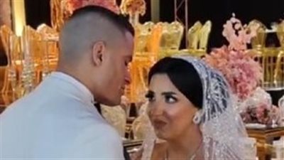 عروس حسن شاكوش تكشف سبب سجودها: ربنا عوضني بأحسن واحد في الدنيا 