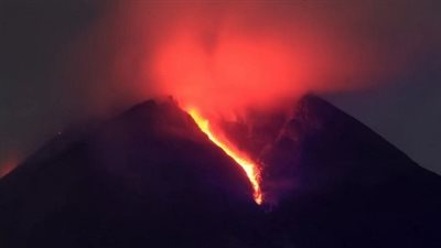 ثوران بركان في إندونيسيا.. والسلطات ترفع حالة الطوارئ