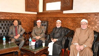 بدء توافد القراء لانعقاد جلسة مقرأة كبار القراء المسجدية المجودة بمسجد الحسين