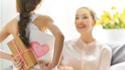 اقتراب عيد الأم 2023.. أفضل أسعار الهدايا بالأسواق 