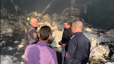 السيطرة على حريق نشب بمخزن قطن في بورسعيد| صور