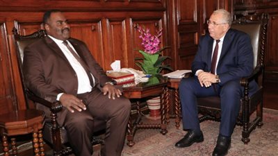 وزير الاستثمار السوداني يعلن رغبة بلاده في التعاون مع مصر بمجال التقاوي المحسنة والأمصال واللقاحات البيطرية 