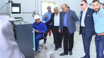 وزير قطاع الأعمال العام يتفقد مصانع فلنكات القطار السريع وخطوط السكك الحديدية