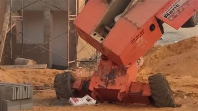 انقلاب ونش وإصابة 3 عمال في المنطقة الصناعية بالقاهرة الجديدة | صورة