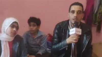 شاب بالمنوفية يتدخل لإنقاذ طفلين تركتهم والدتهما: أمهم اختفت والعيال قعدت يومين من غير أكل| بث مباشر 