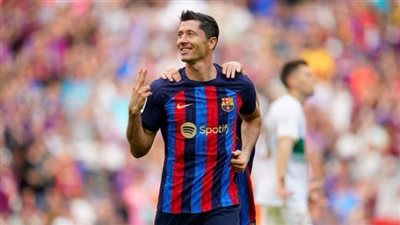 ليفاندوفسكي يقود تشكيل برشلونة لمواجهة ريال بتيس في الليجا