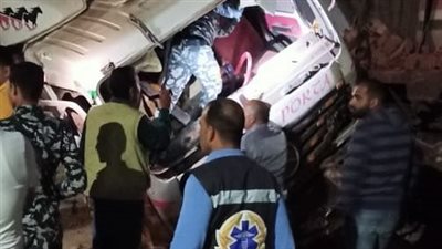 مصرع شخص وإصابة 3 في حادث تصادم 3 سيارات على طريق الواحات