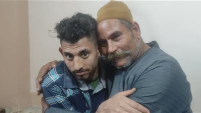 والد شاب عاد لأسرته بعد غياب 17 عاما بالمنوفية: كان بيجيلي في الأحلام يطمن عليا