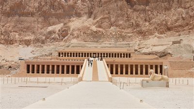 يضم 6 مدافن لـ 6 ملكات.. تعرف على معبد الدير البحري بمدينة الأقصر