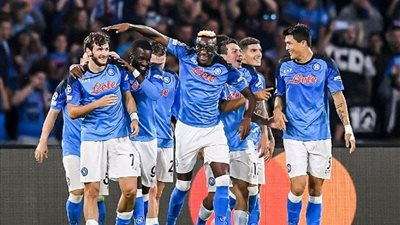 موعد مباراة نابولي وآينتراخت بدوري أبطال أوروبا والقنوات الناقلة