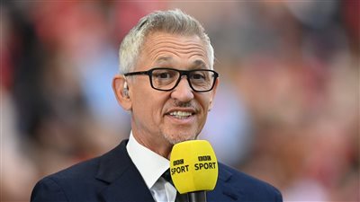 بعد موجة رفض.. BBC تتراجع عن وقف مذيعها لانتقاده نبذ المهاجرين واللاجئين