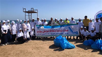 رفع 2 طن مخلفات وبلاستيك من شواطئ سفاجا | صور