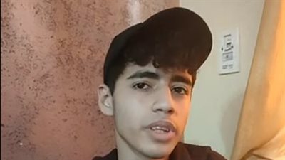 شباب يعتدون على آخر في التجمع الخامس.. والضحية: ضربوني بالمطواة وخدوا هدومي | بث مباشر