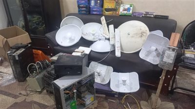 2 وحدة معالجة و76 جهاز استقبال.. ضبط مدير شبكة لخدمات الإنترنت بدون ترخيص بالغربية