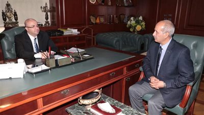 محافظ بني سويف يناقش نتائج اجتماع مجلس إدارة مشروع المواقف