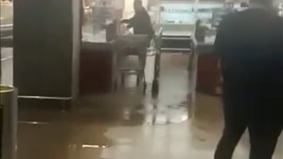 افصلوا الكهربا بسرعة كارفور بيغرق.. تحرك عاجل لتلبية استغاثة فتاة بالإسماعيلية