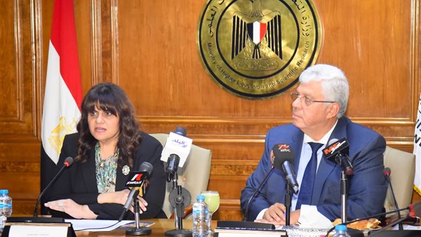 وزيرا الهجرة والتعليم