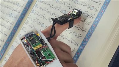 طفرة في القراءة والاستشعار.. مخترع مصري يبتكر جهازًا للمكفوفين: البلوجر سارة ألهمتني فكرته وسأهديها أول نسخة