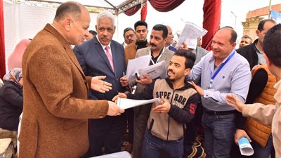 محافظ أسيوط يفتتح الملتقى التوظيفي لتوفير فرص عمل للشباب 