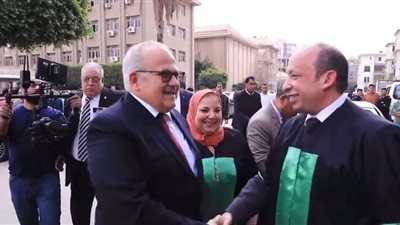 الخشت ووزير الأوقاف يشهدان حفل تخريج الدفعة 189 من طب القاهرة