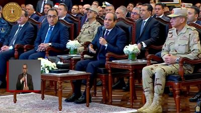 السيسي: اعملوا رحلات لطلبة المدارس والجامعات لمشاريع الدولة.. والقوات المسلحة ستوفر وسائل النقل للأماكن البعيدة