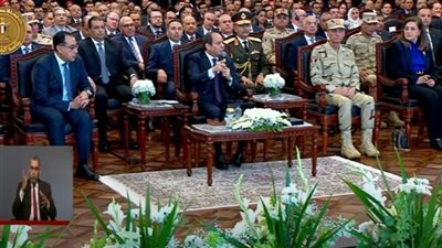 السيسي: إخواتنا اللي في الريف.. الأرض اللي معاكم غالية جدا استفيدوا منها