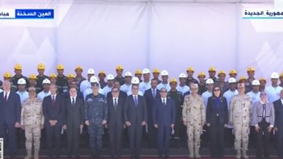 الرئيس السيسي يتفقد مجمع مصانع الأسمدة الأزوتية