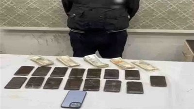 مخدرات داخل السيارة.. القبض على سائق أجرة قبل توزيع مواد مخدرة بالقاهرة