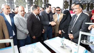 فرصة يصل ثالث محطات قرية بلا فقر.. ويسلم عددًا من المشروعات لمستفيدي تكافل وكرامة