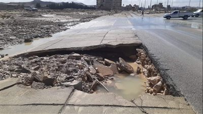 هبوط في عدد من الطرق الرئيسية بمدينة الحسنة بوسط سيناء بسبب السيول