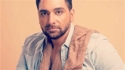 أكمل رسلان: عمرو دياب وعصام صاصا اخدوا ألحاني.. ورامي صبري عاتبني