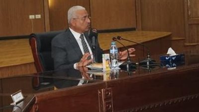 محافظ السويس: ترويج الاستثمار الصناعي والسياحي بالمحافظة وتقديم التسهيلات للمستثمرين 