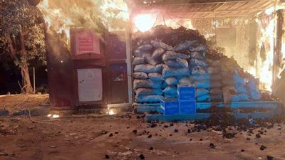 صاحب كشك محروق بالصف: خسرت مليون جنيه ومصدر رزقي الوحيد بقى رماد