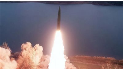 كوريا الشمالية تطلق صاروخا باليستيا.. واليابان تطلب من السكان الاحتماء