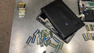 إحباط تهريب رامات وهاردات وضبط راكب بحوزته منظارا بمطار القاهرة