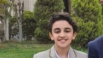 ادعوله بالشفاء.. والدة طالب أصيب في حادث: بتروا قدمه وحالته غير مستقرة